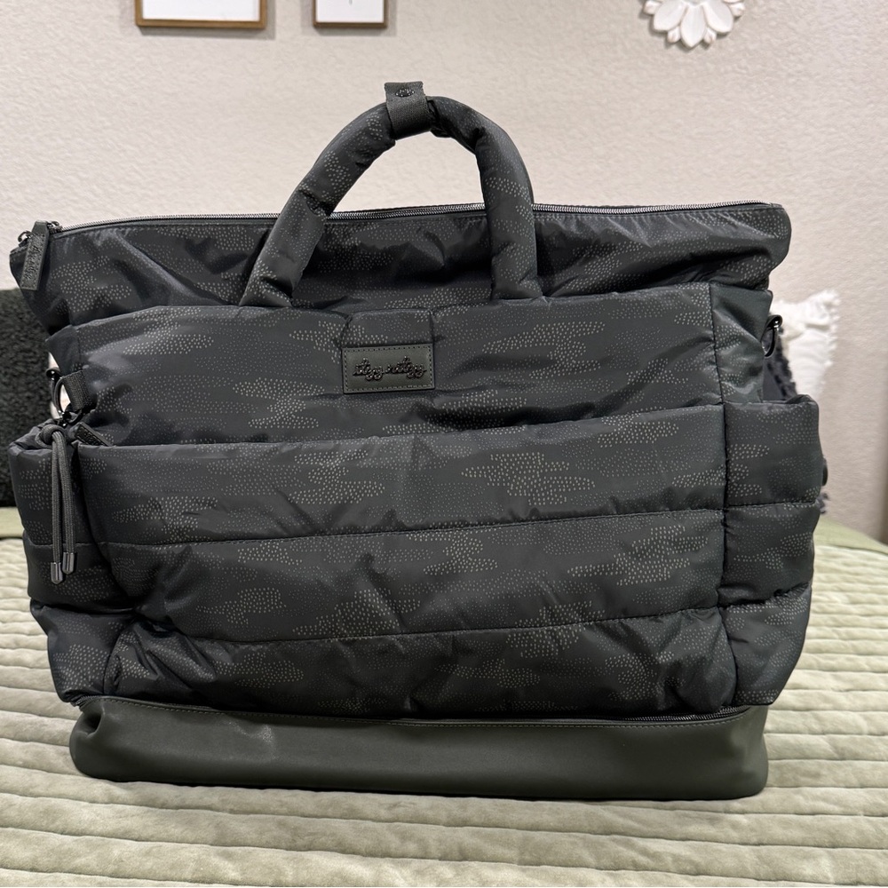 Itzy Ritzy Weekender (Cloud Camo)